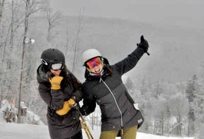 Icon de deux femmes au ski